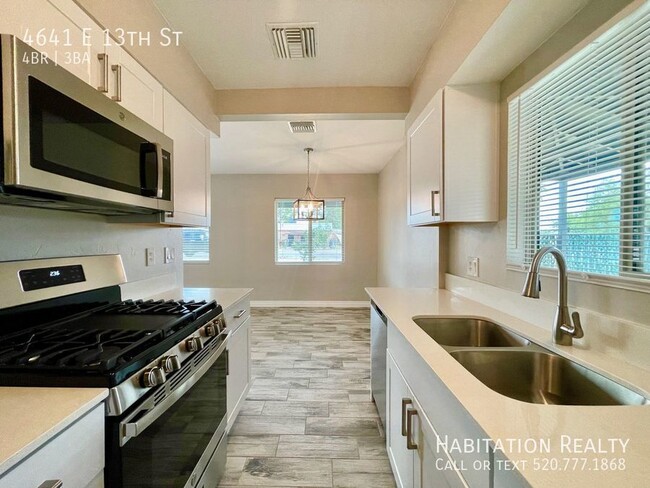 Building Photo - Beautifully Renovated 3/2 Home with 1/1 Gu...