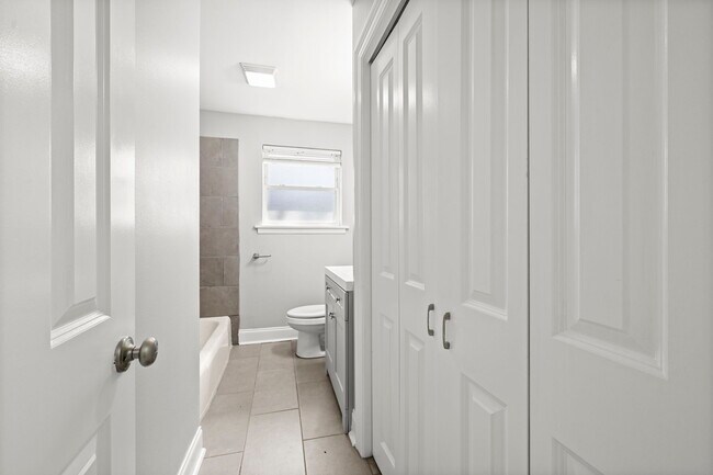 Building Photo - 8120 N Essen Heights Ct