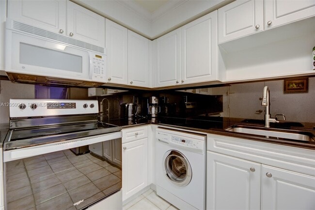 Building Photo - 2501 S Ocean Dr