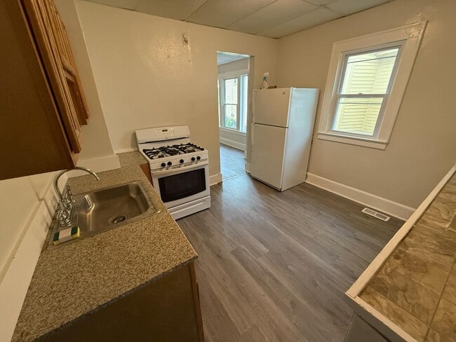 Building Photo - 103 Malcolm St