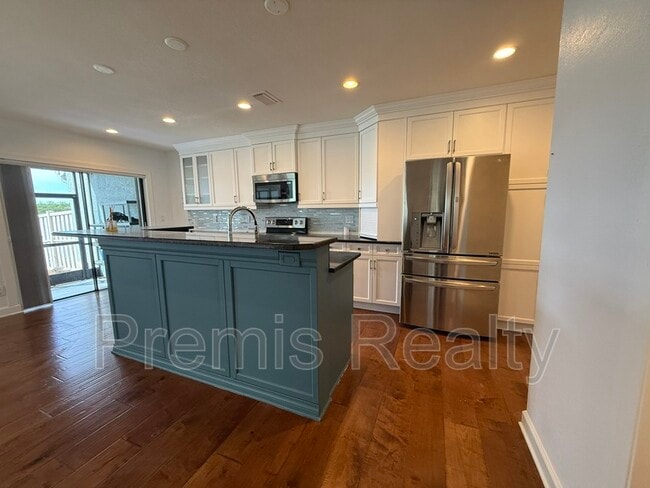 Building Photo - 1070 Sanabel Ct