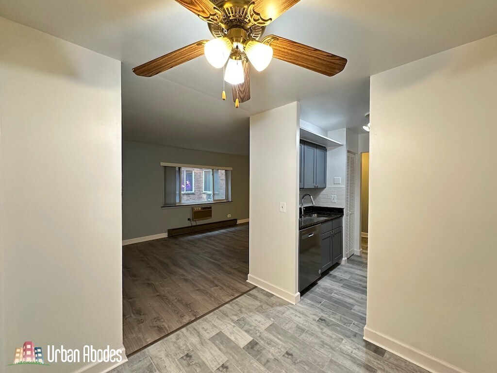 Building Photo - 3815 N Pine Grove Ave