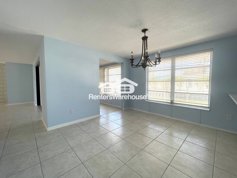 Building Photo - 561 Tarawitt Dr