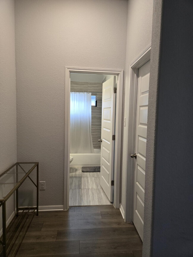 Building Photo - Gorgeous First Time Rental, 4 bed, 3 full bath in highly desirable Hills of Bear Creek