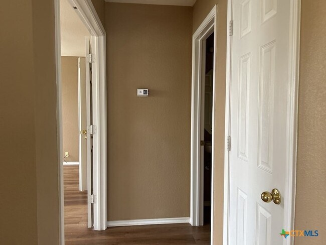 Building Photo - 4402 Golden Gate Dr