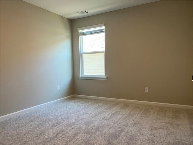 Building Photo - 4402 Grosbeak Dr