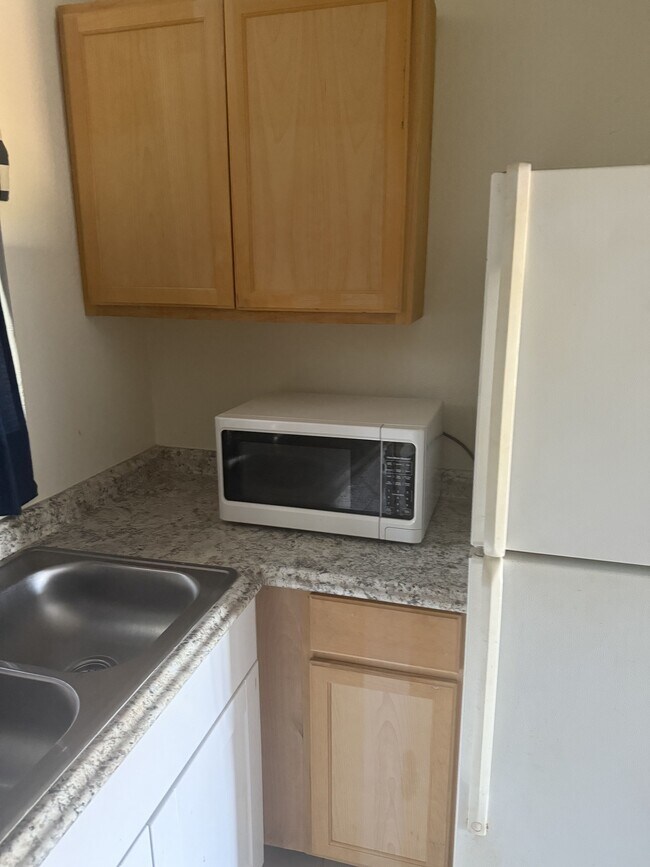 Building Photo - 797 W Mesa Verde Dr