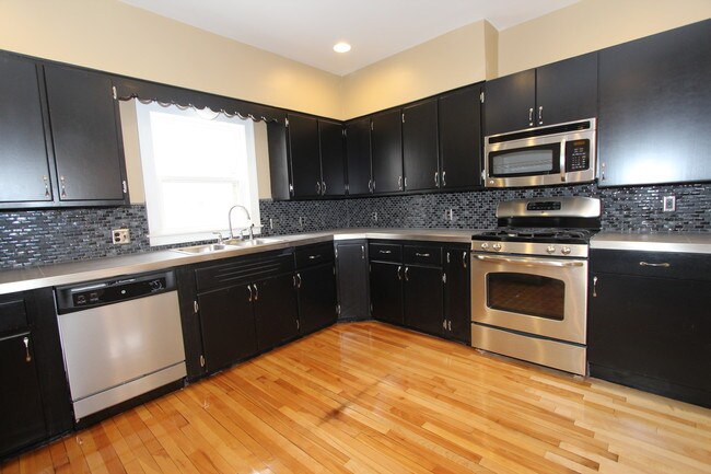 Building Photo - 1147 Hovey St SW