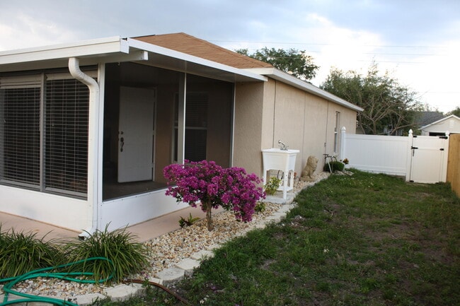 Building Photo - 6018 Apple Ave