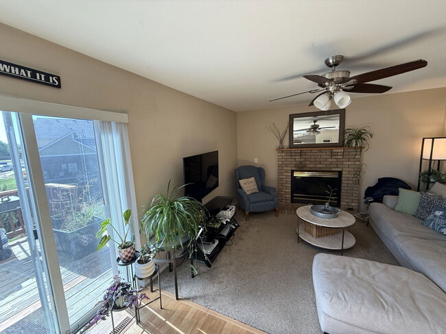 Building Photo - 739 Ponderosa Dr