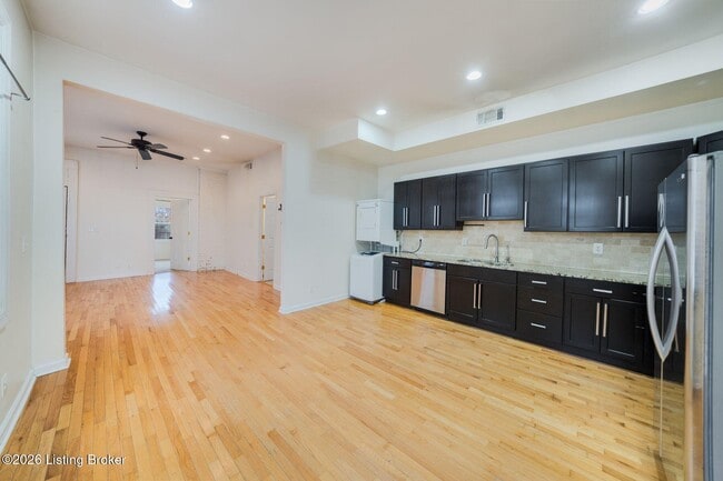 Building Photo - 1104 E St Catherine St