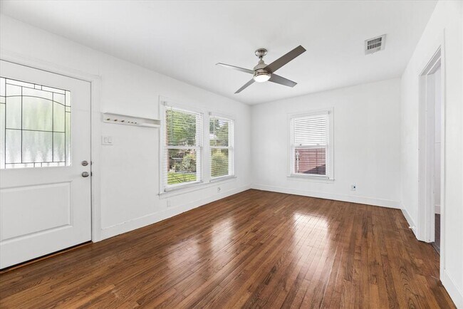 Building Photo - 1002 Ellingson Ln