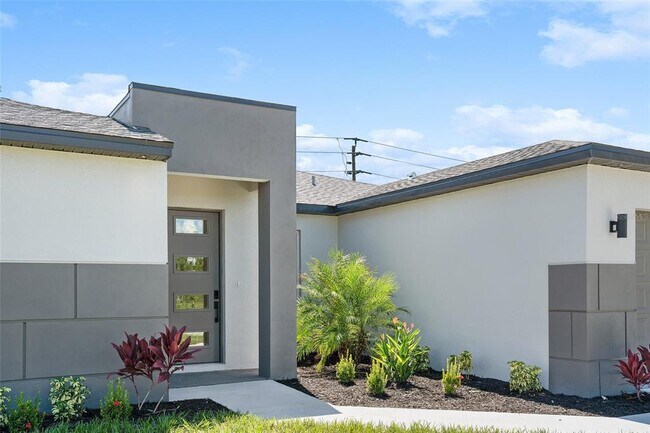 Building Photo - 24489 SW Kingsway Cir