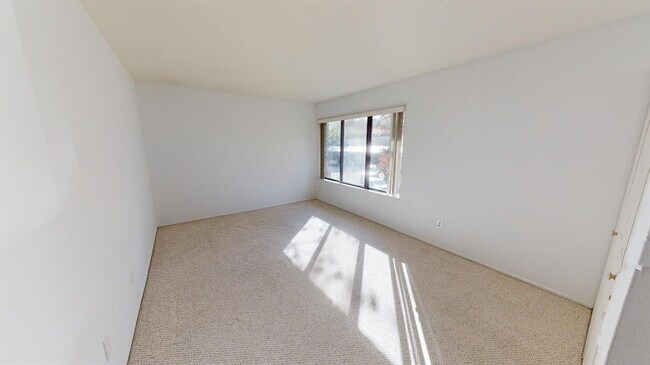 Building Photo - 2120 Pauline Blvd