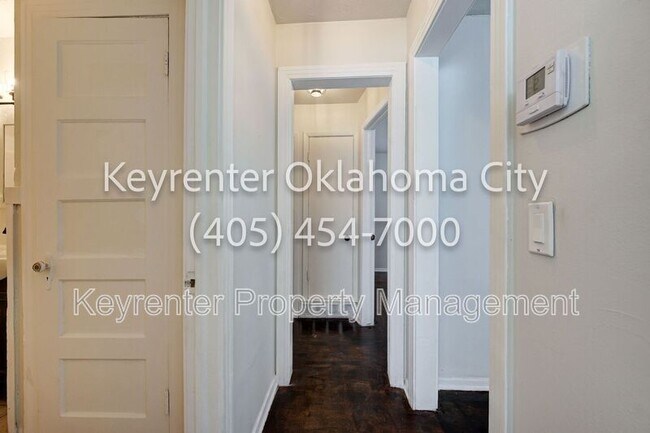 Building Photo - 4913 N Willow Ave