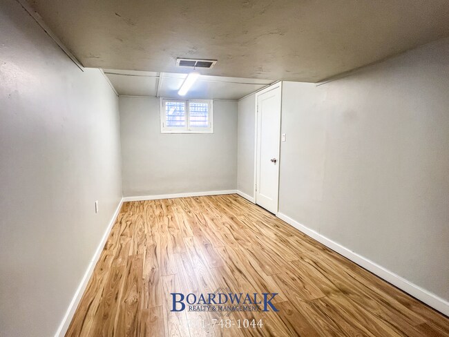 Building Photo - 1748 S Main St