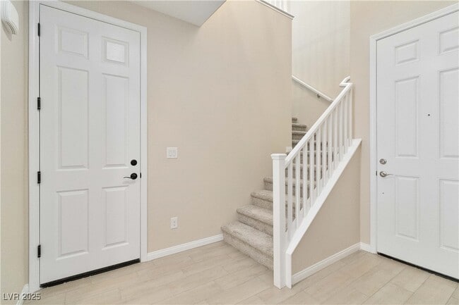 Building Photo - 3859 Painted Lady Ave