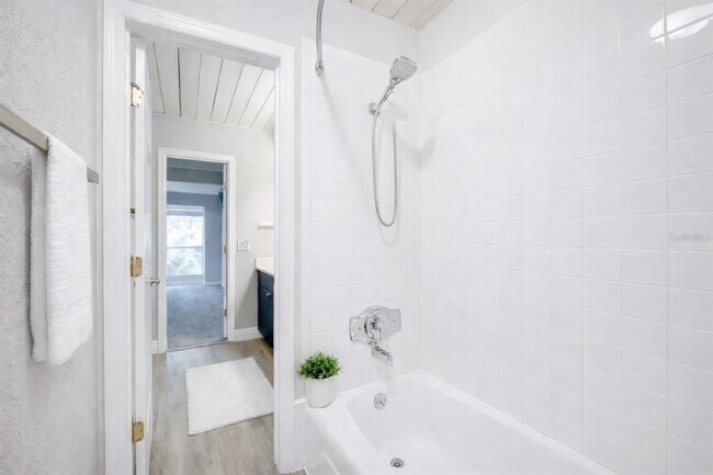 Building Photo - 772 E Michigan St