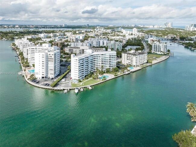 Building Photo - 9101 E Bay Harbor Dr