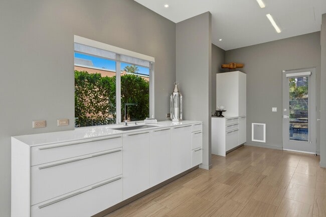 Building Photo - 47125 El Menara Cir