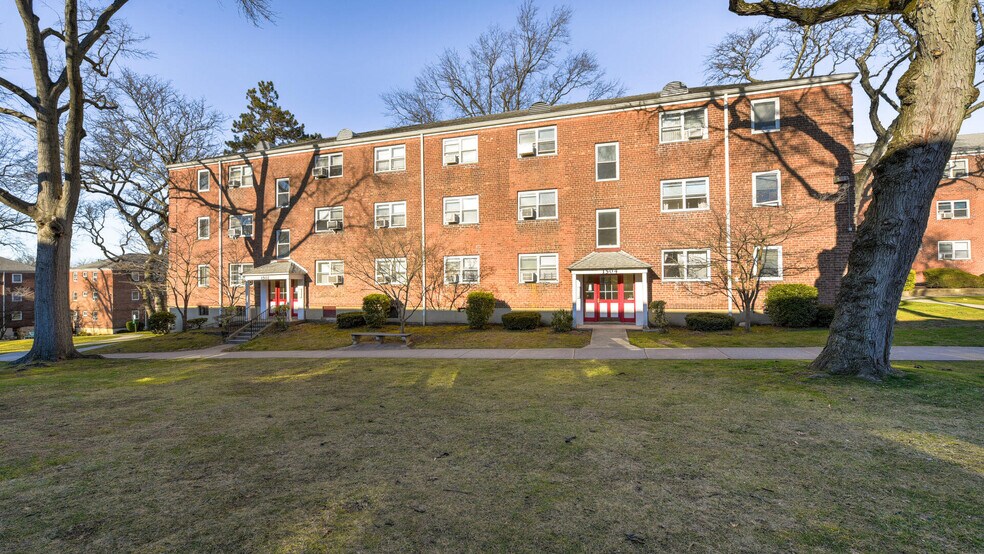 Teaneck Gardens - 1504 W Terrace Cir