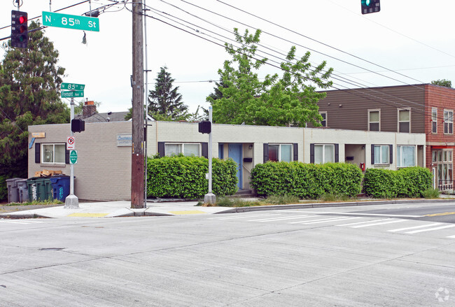 Primary Photo - Crestwood Apartments