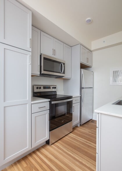 Building Photo - Treehouse Apartments