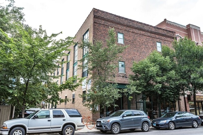 Building Photo - 3110 N Sheffield Ave