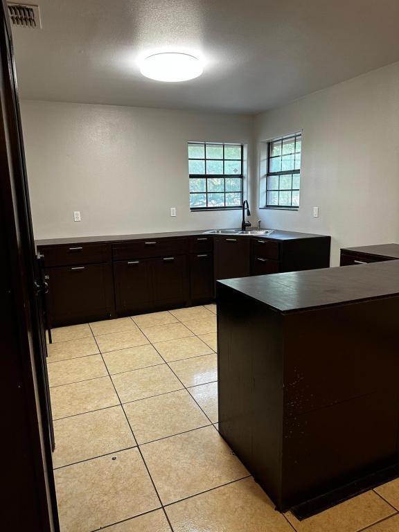 Building Photo - 10680 La Homa Rd