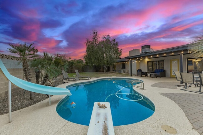 Building Photo - 617 E Ellis Dr