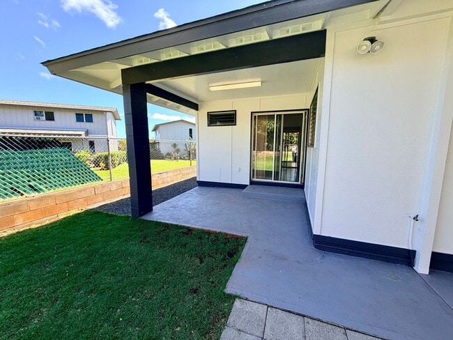 Building Photo - Newly Renovated 5BR/2BA Home – Move-In Ready in Pearl City