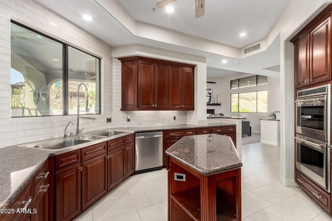 Building Photo - 8614 N 17th Pl