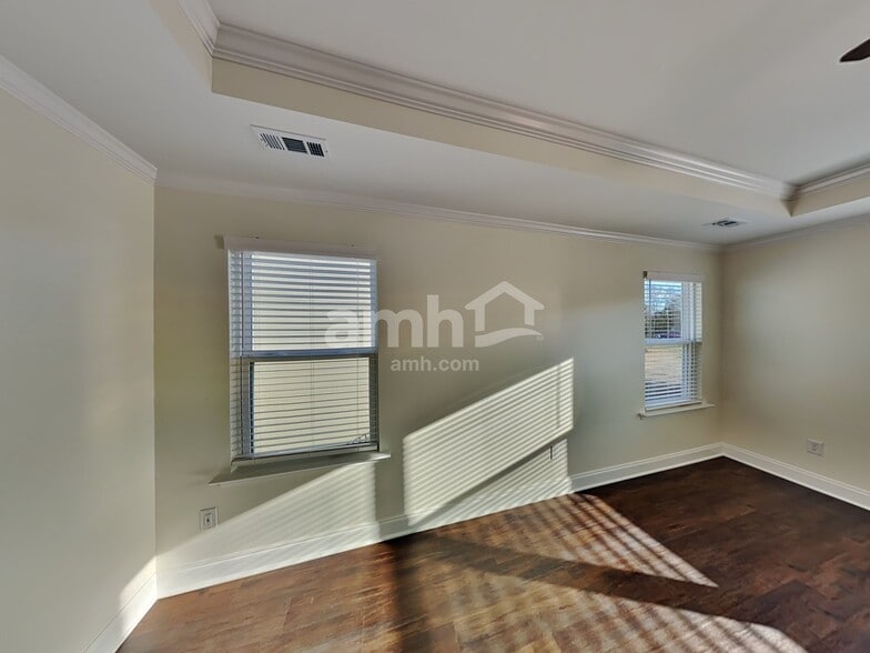 Building Photo - 5235 Virtue Ave