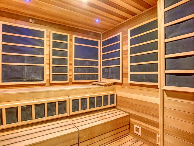 Building Photo - 700 E Boynton Beach Blvd