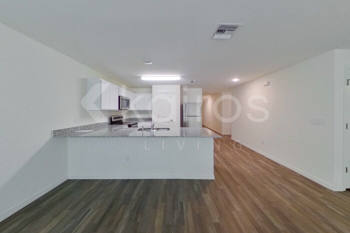Building Photo - 1128 Hayes Ave S