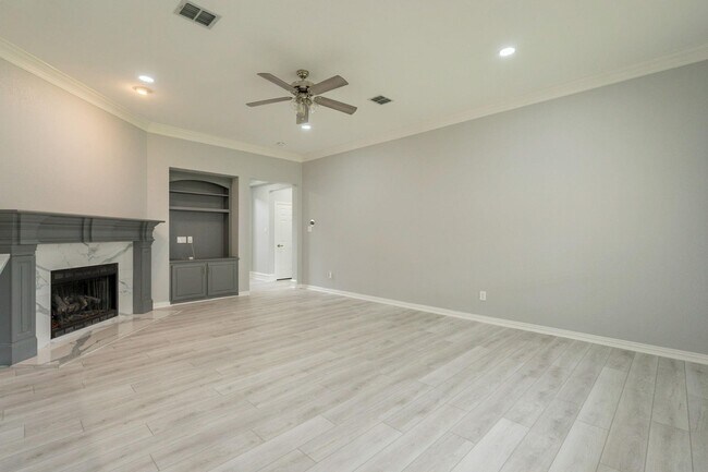 Building Photo - 7728 Saragosa Creek Dr