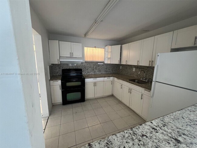 Building Photo - 887 W 29th St