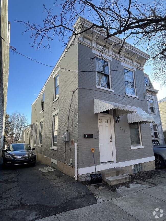 Building Photo - 315 Emming St