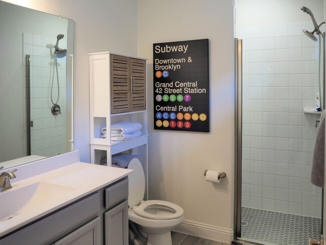 Building Photo - 1310 Sunflower Ave