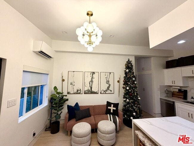 Building Photo - 5561 1/2 El Canon Ave