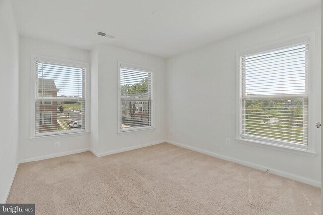 Building Photo - 42502 Dogwood Glen Square