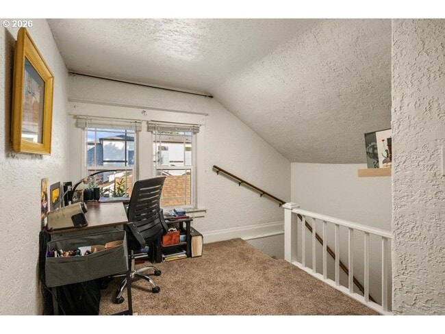 Building Photo - Classic Portland bungalow in Northeast Portland Available July 1st!