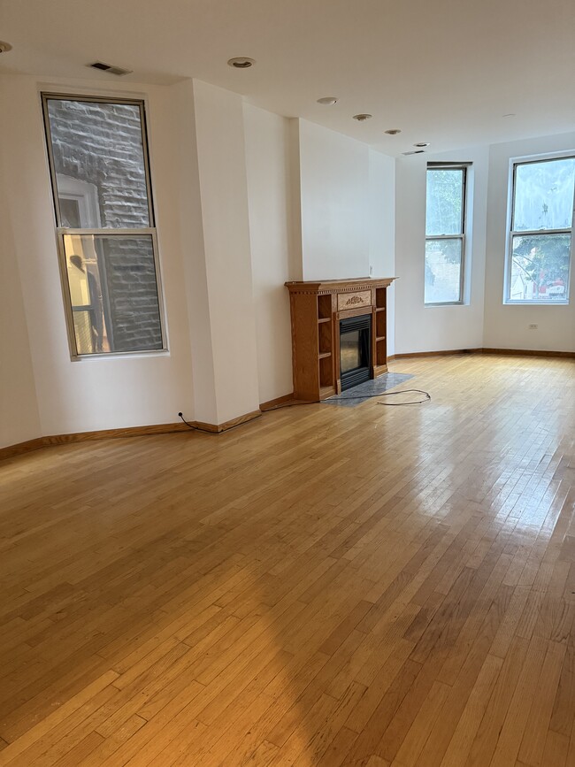 Building Photo - 1115 N Winchester Ave