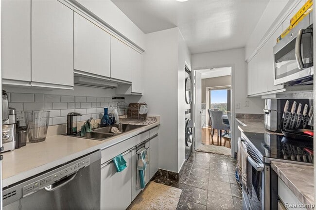 Building Photo - 5000 Town Center Dr