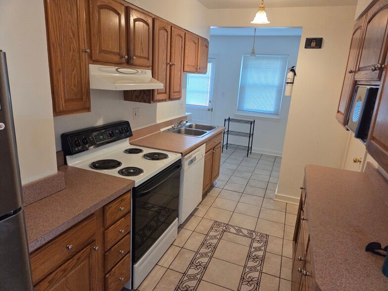 Building Photo - 7307 Dickinson Ave