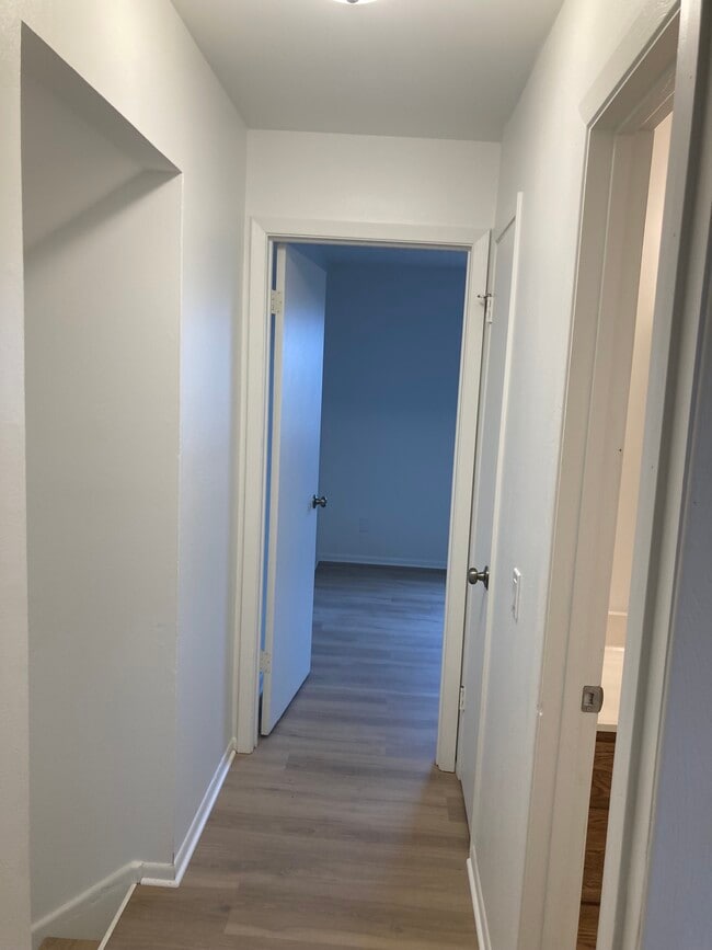 Building Photo - 431 N Thompson Rd