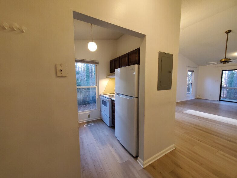 Building Photo - 3 Baytree Ct