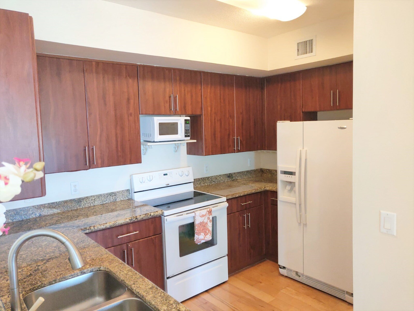 Building Photo - 2421 NE 65th St