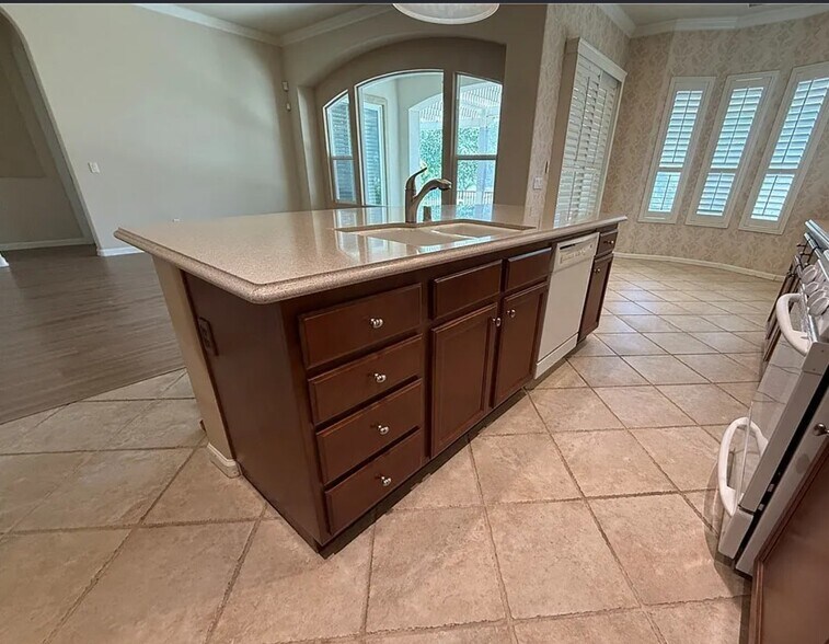 Kithcen island - 24212 Nobe St