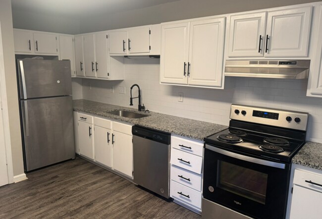 Building Photo - Red-Hot Summer Sale!!! Renovated 2-bedroom townhome in Kannapolis